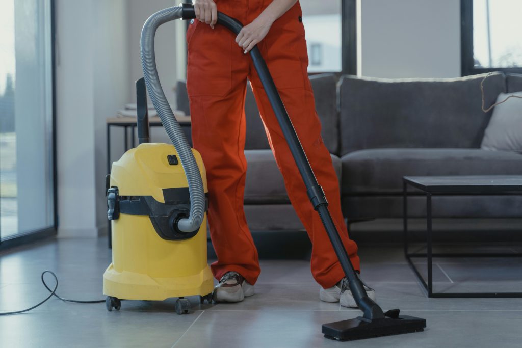 (Schoonmaak)kosten besparen op je VvE-bijdrage